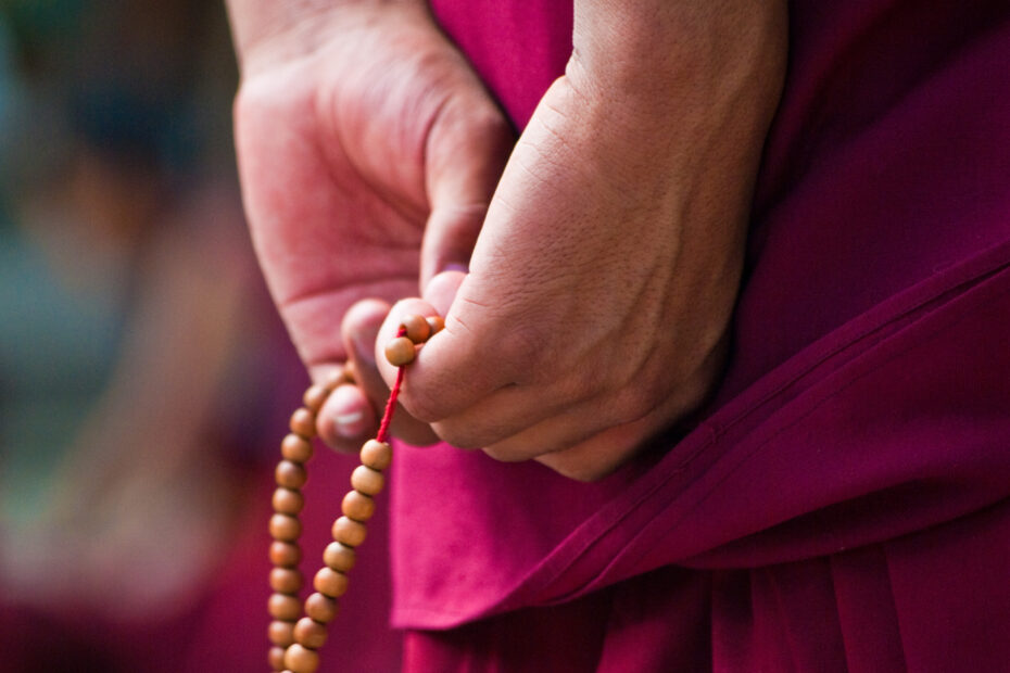 mâlâ bouddhiste récitation mantra, prière